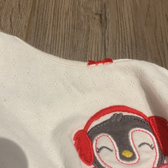 carters. 2 piece baby girl penguin snowflake set. Size 9months ❄️ - Picture 4 of 4